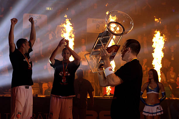 通过对比 通过对比