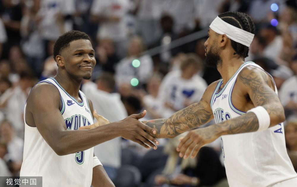 作同样引人 作同样引人