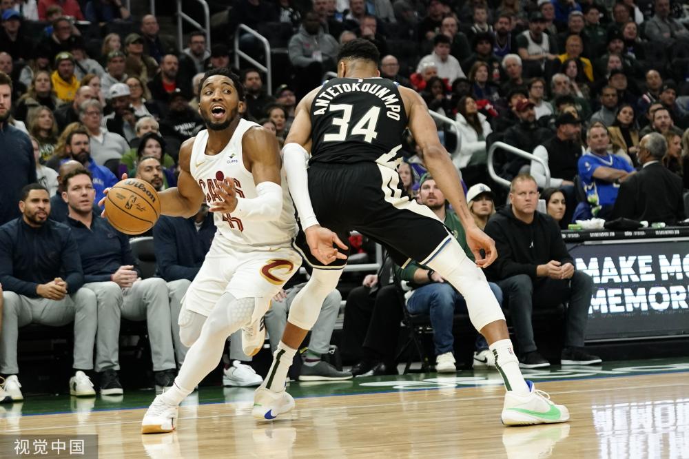 她每天近1 她每天近1